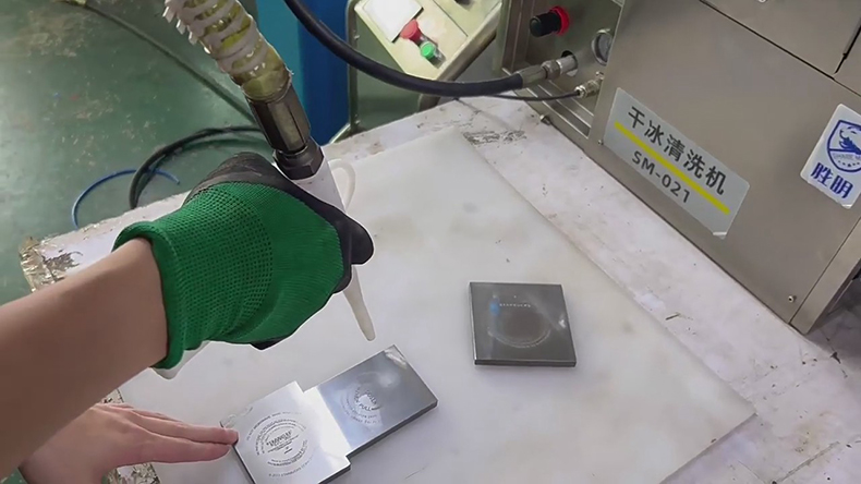 與傳統噴砂相比，干冰清洗機的核心優勢